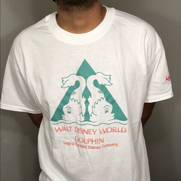 VNTG RARE Walt Disney World ‘Dolphin’ Tee - Picture 2 of 6